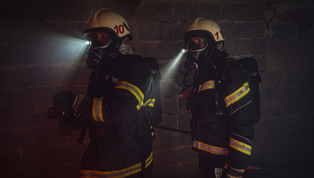 firefighter-5866390_1920